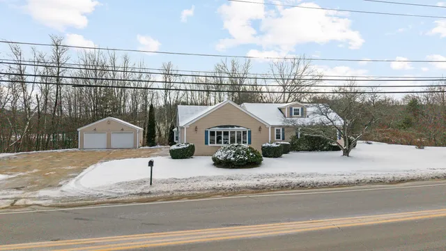 $449,000 | 212 West Main Street, Hillsborough, NH 03244