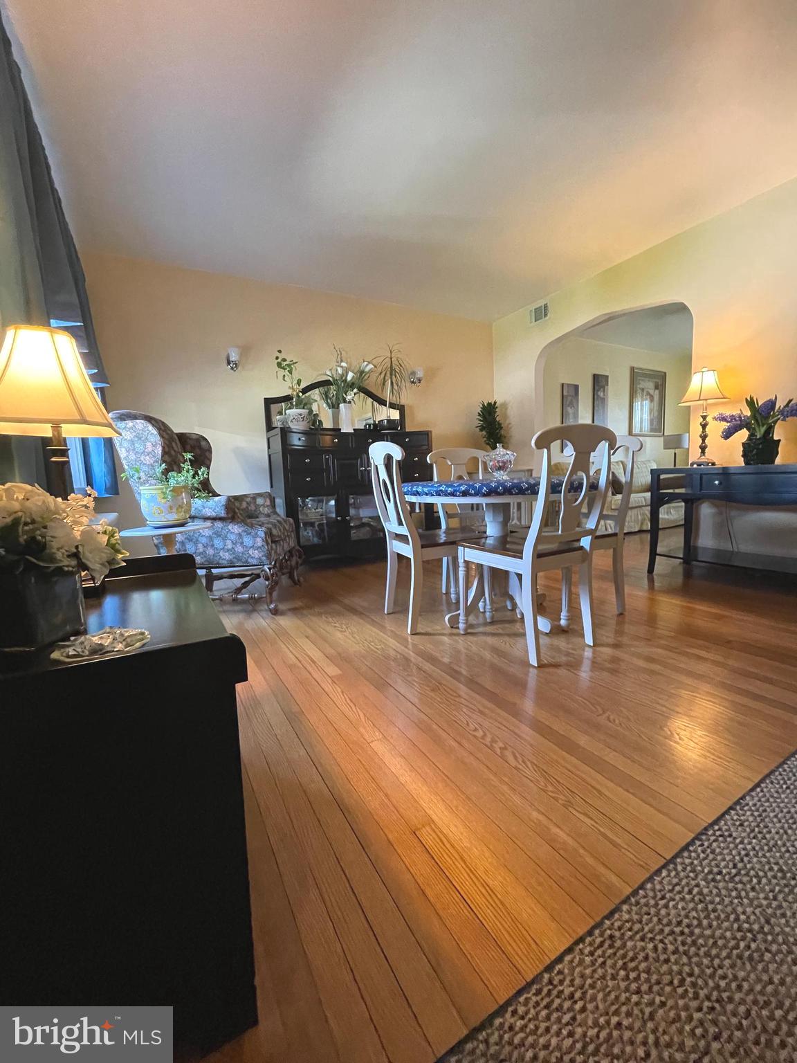 103 Cherrydell Road Catonsville, MD 21228 - Photo 5 of 50 Living Room