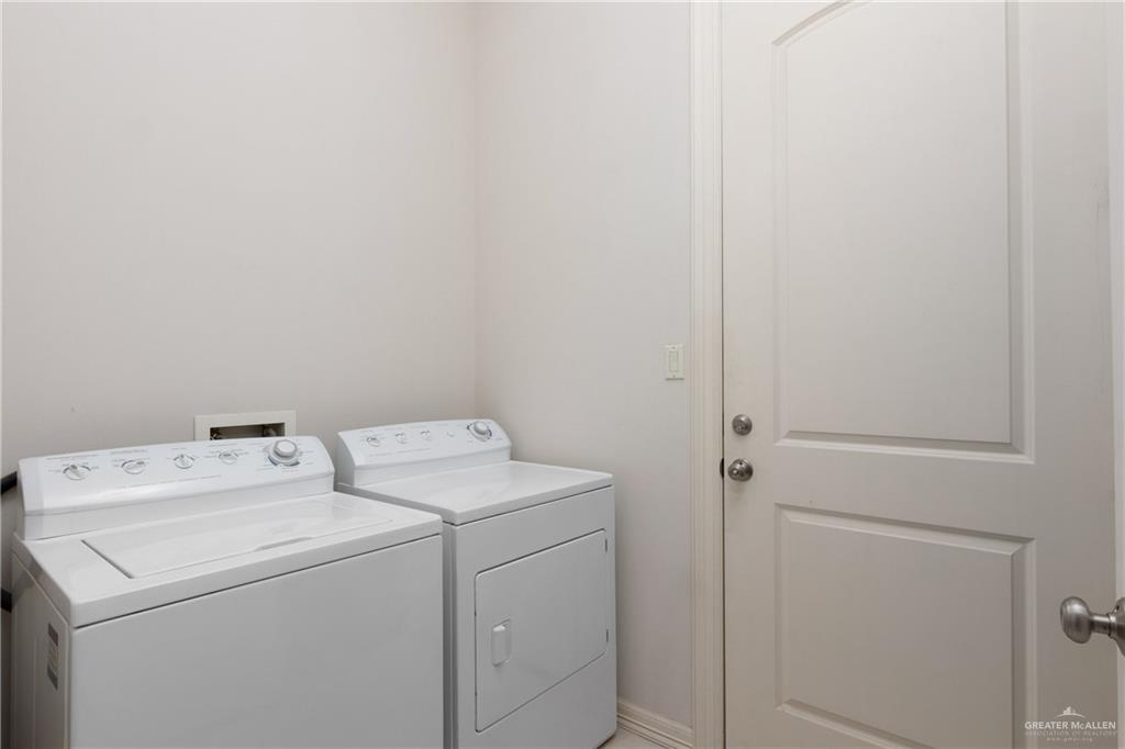 210 North 18th Street Hidalgo, TX 78557 - Photo 20 of 24 Laundry area featuring independent washer and dryer