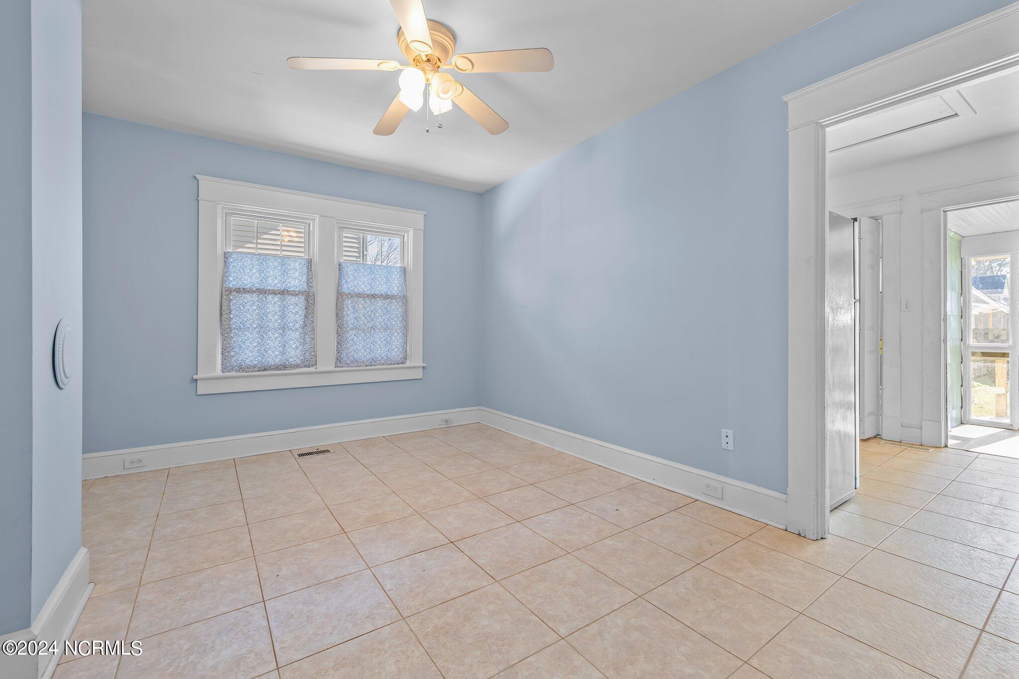 802 Raleigh Street Elizabeth City, NC 27909 - Photo 7 of 24 6-web-or-mls-Photo Mar 13 2024, 9 29 17