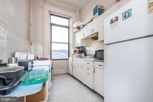 a car parked in front of a building