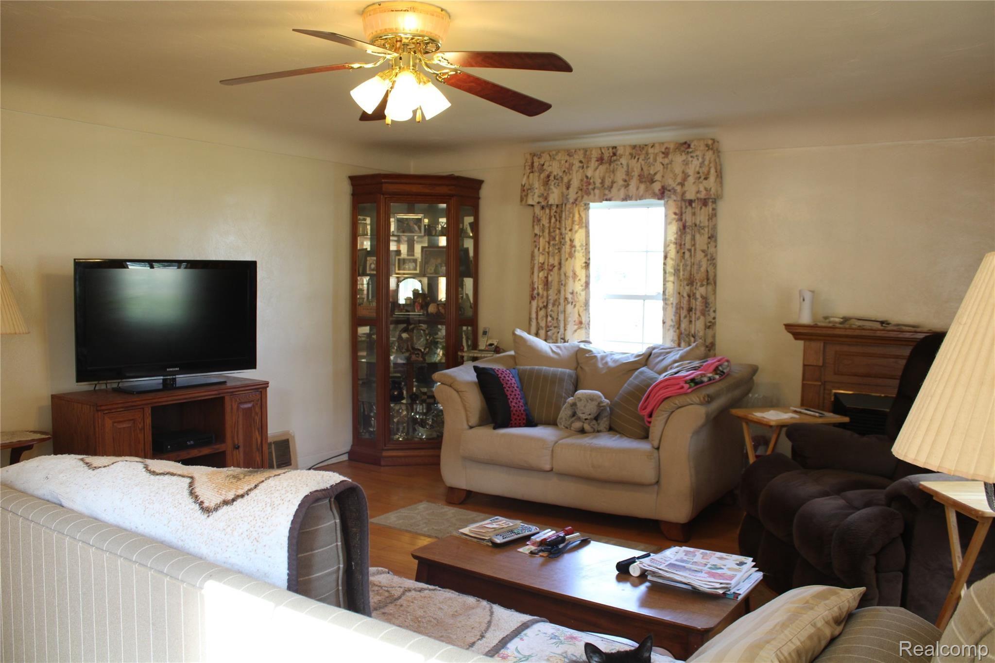 3598 Davison Road Lapeer, MI 48446 - Photo 8 of 32 IMG_1332.JPG