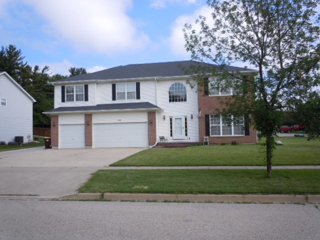 616 Glenn Ridge Crystal Lake, IL 60014 - Photo 1 of 17