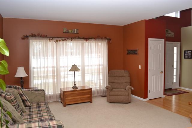 616 Glenn Ridge Crystal Lake, IL 60014 - Photo 4 of 17
