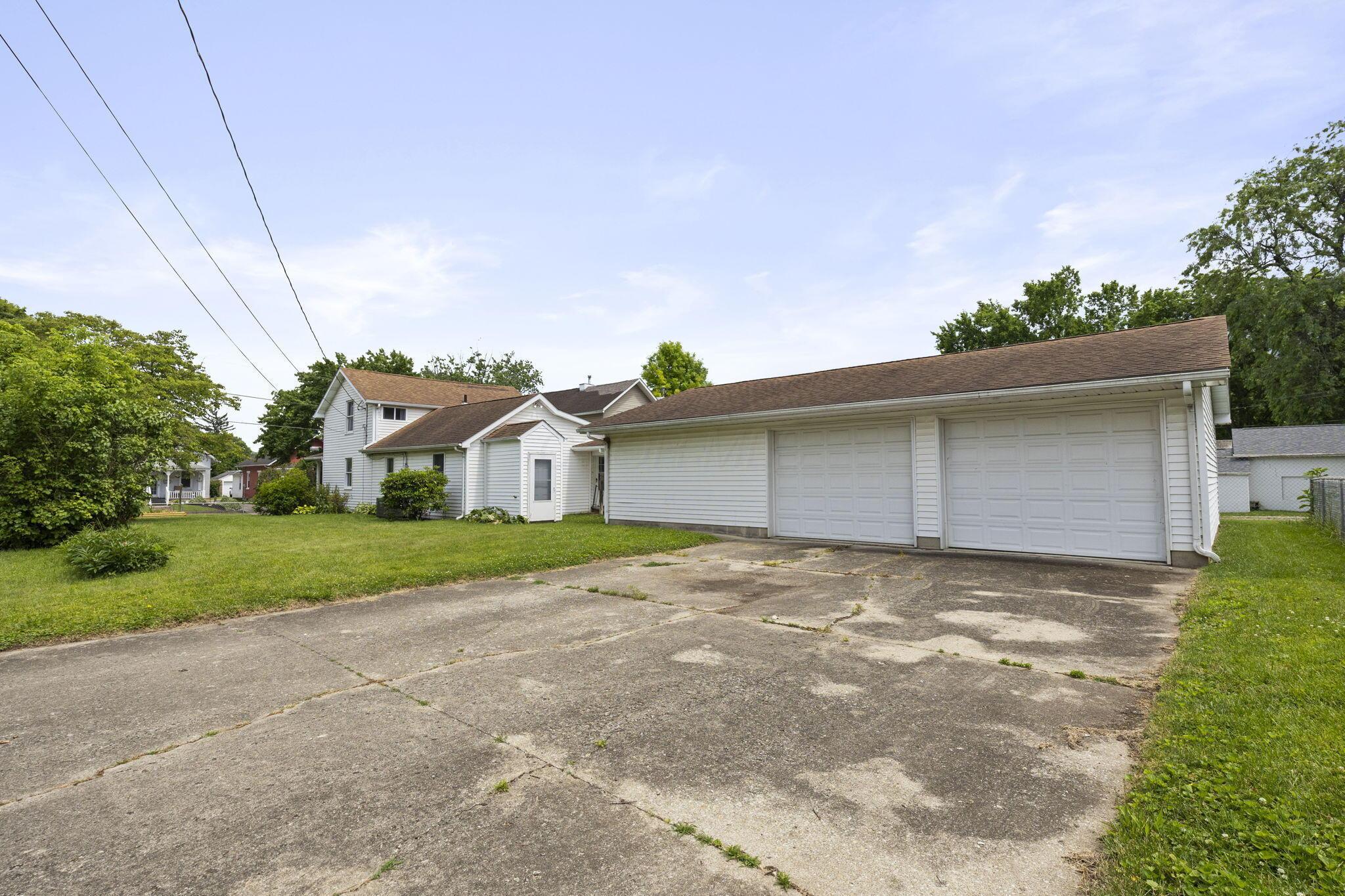 175 South 5th Street Newark, OH 43055 - Photo 48 of 50 Garage and Driveway