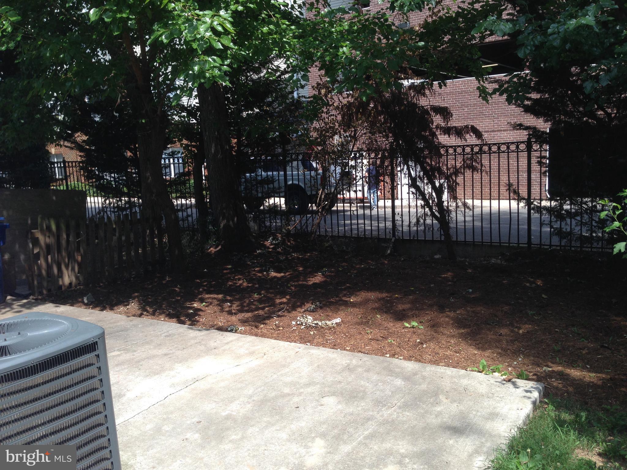 32 East Reed Avenue Alexandria, VA 22305 - Photo 12 of 13 Exterior (Rear)