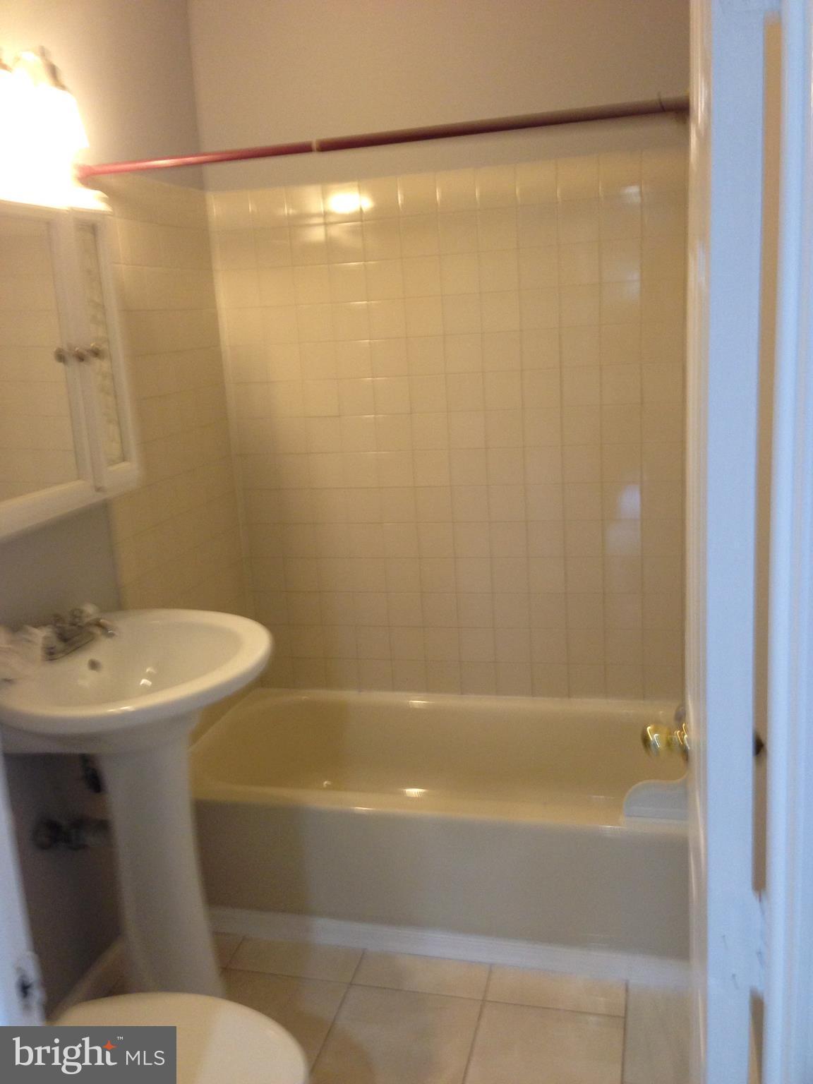 32 East Reed Avenue Alexandria, VA 22305 - Photo 7 of 13 Bath