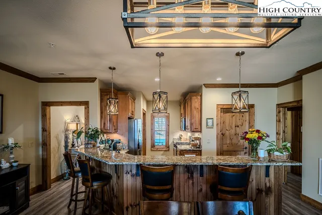 $579,000 | 172 Vista Way, Unit 1A, Banner Elk, NC 28604