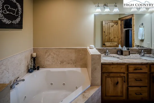 $579,000 | 172 Vista Way, Unit 1A, Banner Elk, NC 28604