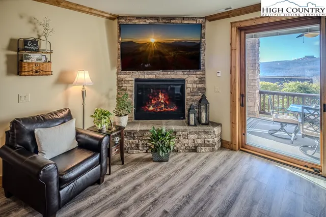 $579,000 | 172 Vista Way, Unit 1A, Banner Elk, NC 28604