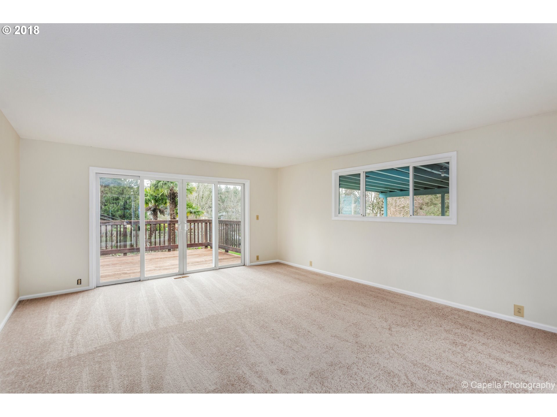 5538 Southwest Cameron Road Portland, OR 97221 - Photo 2 of 13 Living Room