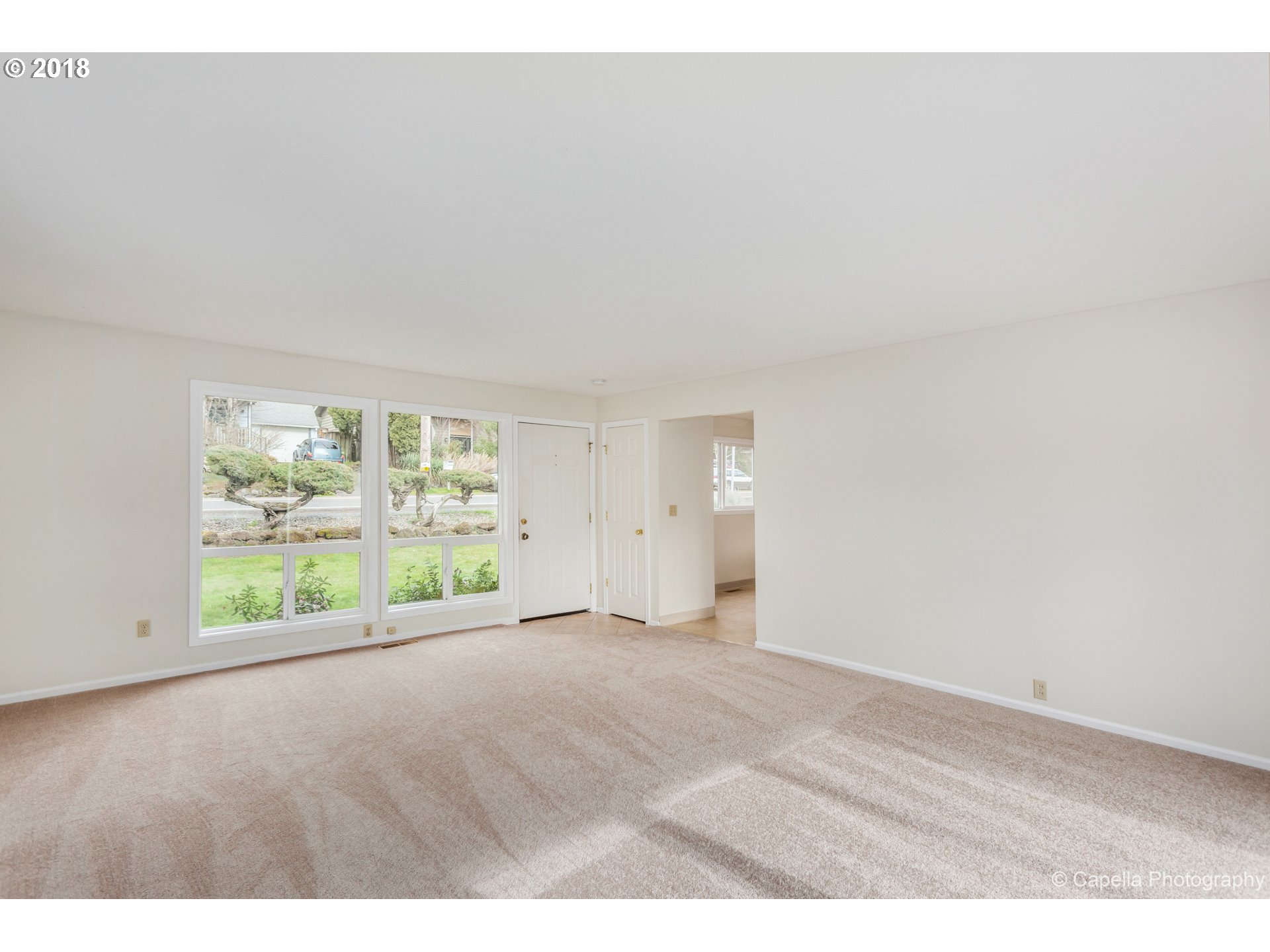 5538 Southwest Cameron Road Portland, OR 97221 - Photo 3 of 13 Living Room
