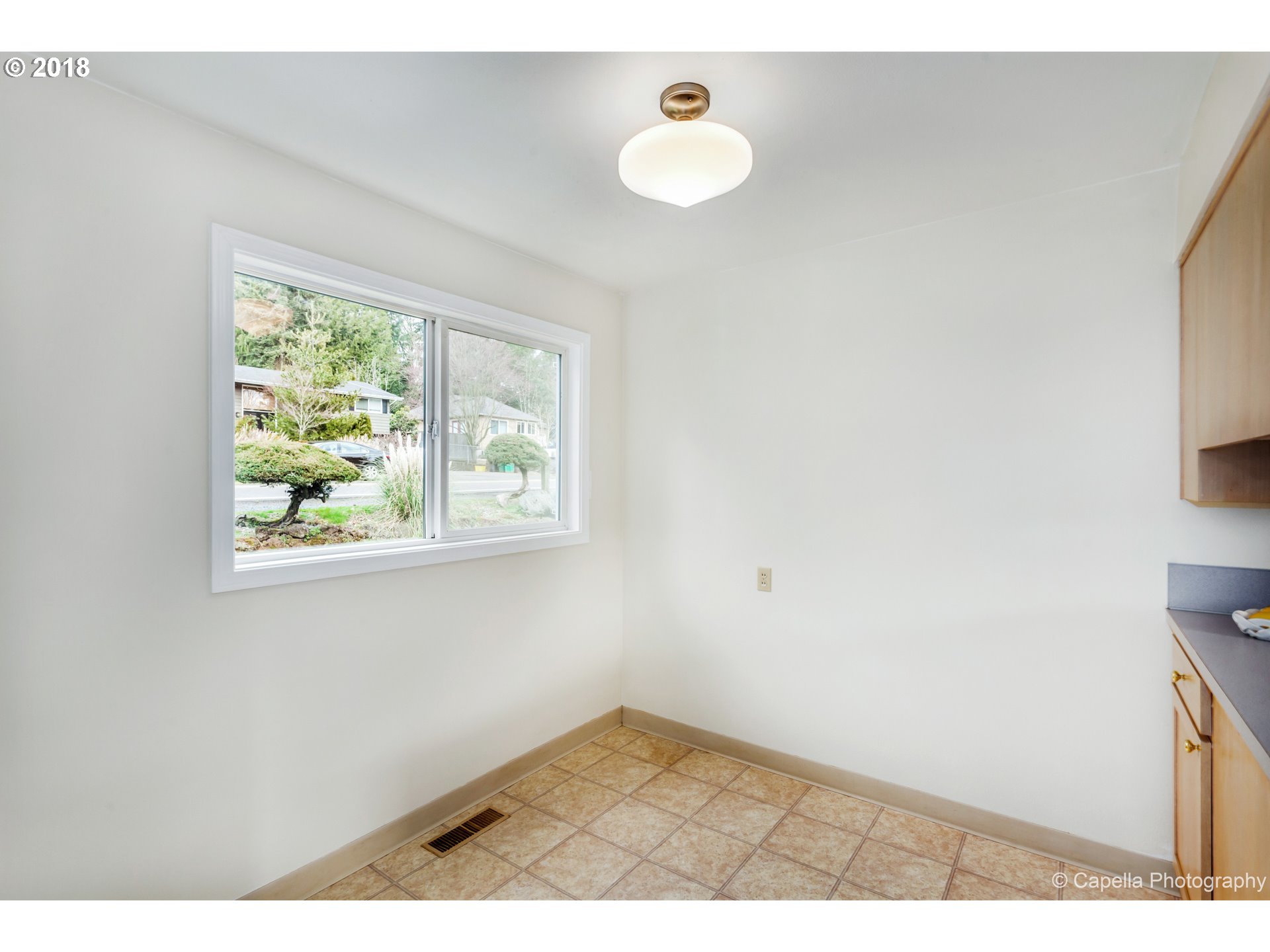 5538 Southwest Cameron Road Portland, OR 97221 - Photo 4 of 13 Dining Area