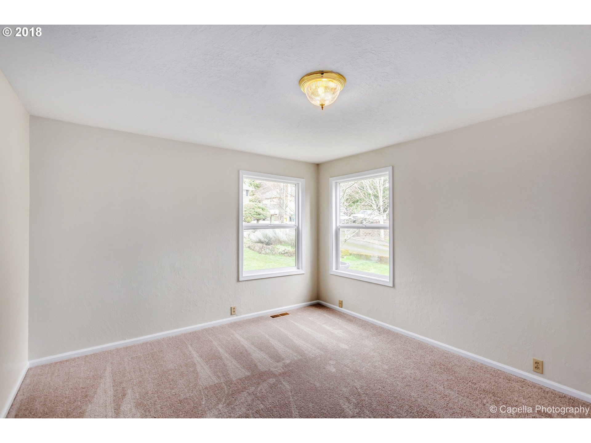 5538 Southwest Cameron Road Portland, OR 97221 - Photo 9 of 13 Gallery Image 9