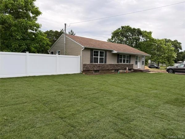 $669,990 | 159 Alexander Avenue, Holbrook, NY 11741