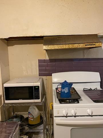 332 Lewis Street, Unit 1/2 Gilroy, CA 95020 - Photo 10 of 19 a bathroom with a stove and a microwave