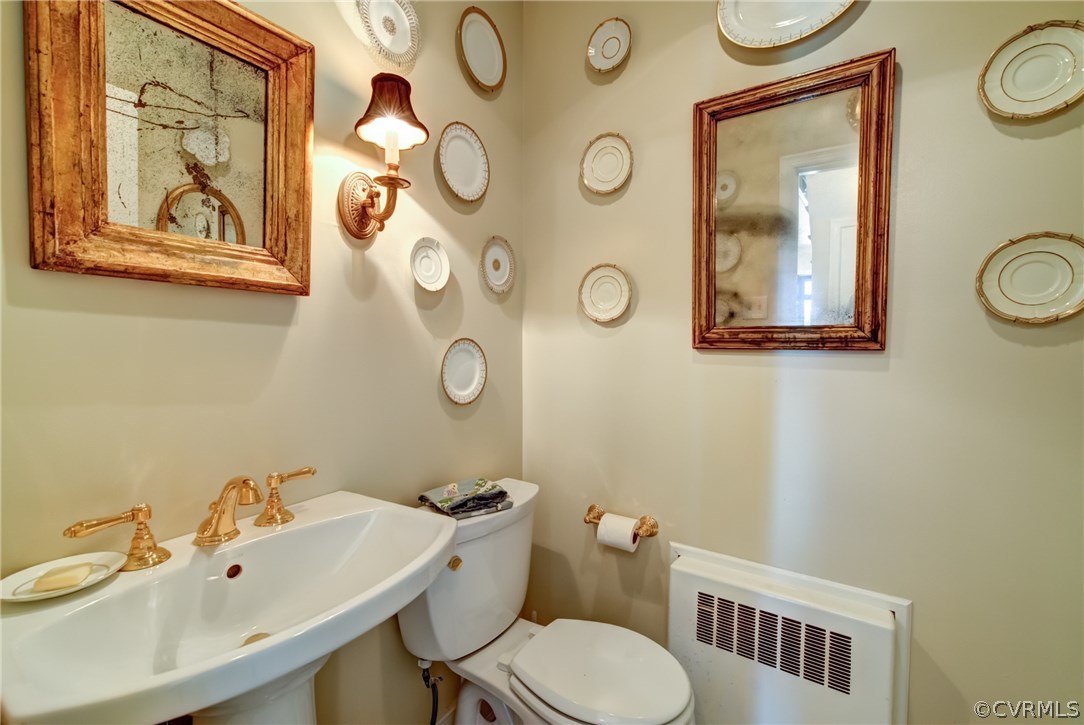 3910 Exeter Road Richmond, VA 23221 - Photo 16 of 39 Powder room
