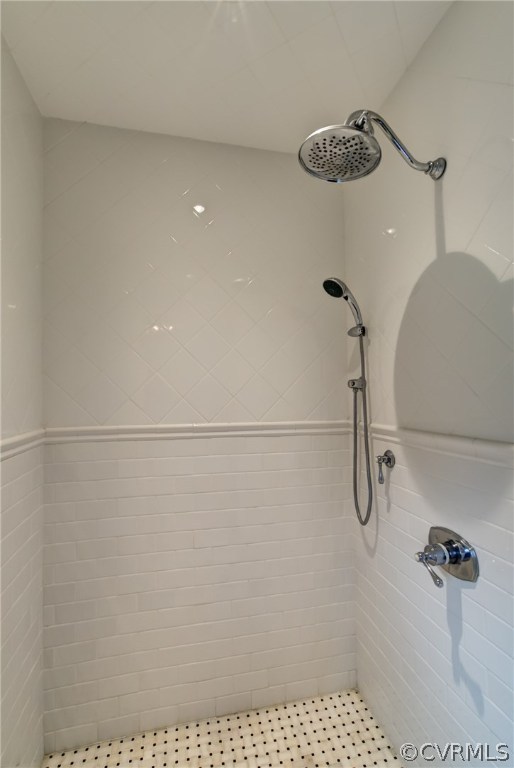 3910 Exeter Road Richmond, VA 23221 - Photo 33 of 39 Tiled shower with glass door