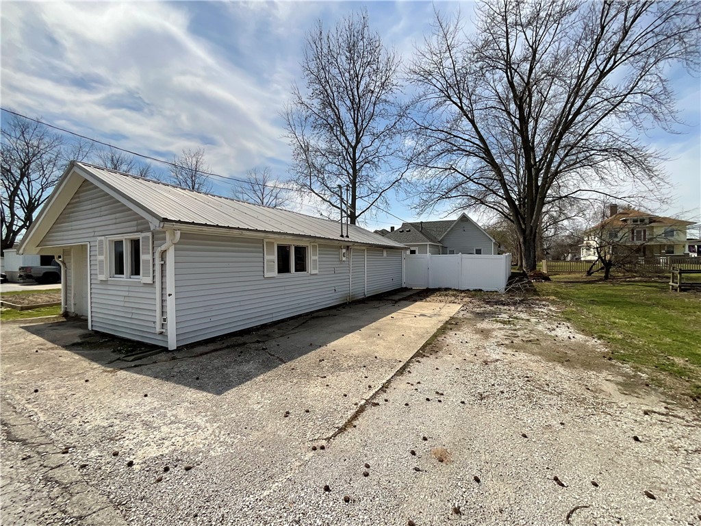 205 South 3rd Street Altamont, IL 62411 - Photo 5 of 28