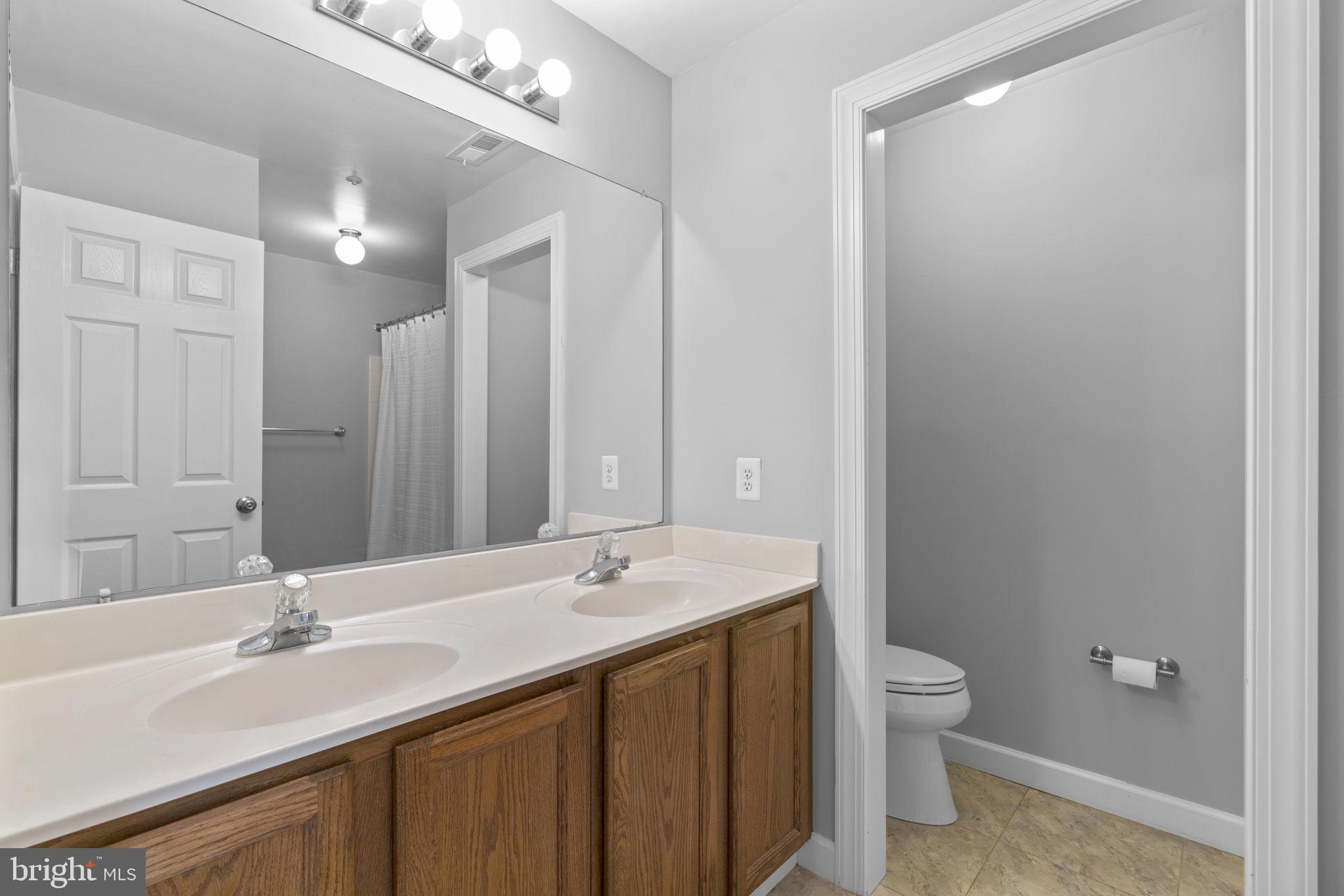 2023 Compton Court Annapolis, MD 21401 - Photo 18 of 35 Private primary bathroom