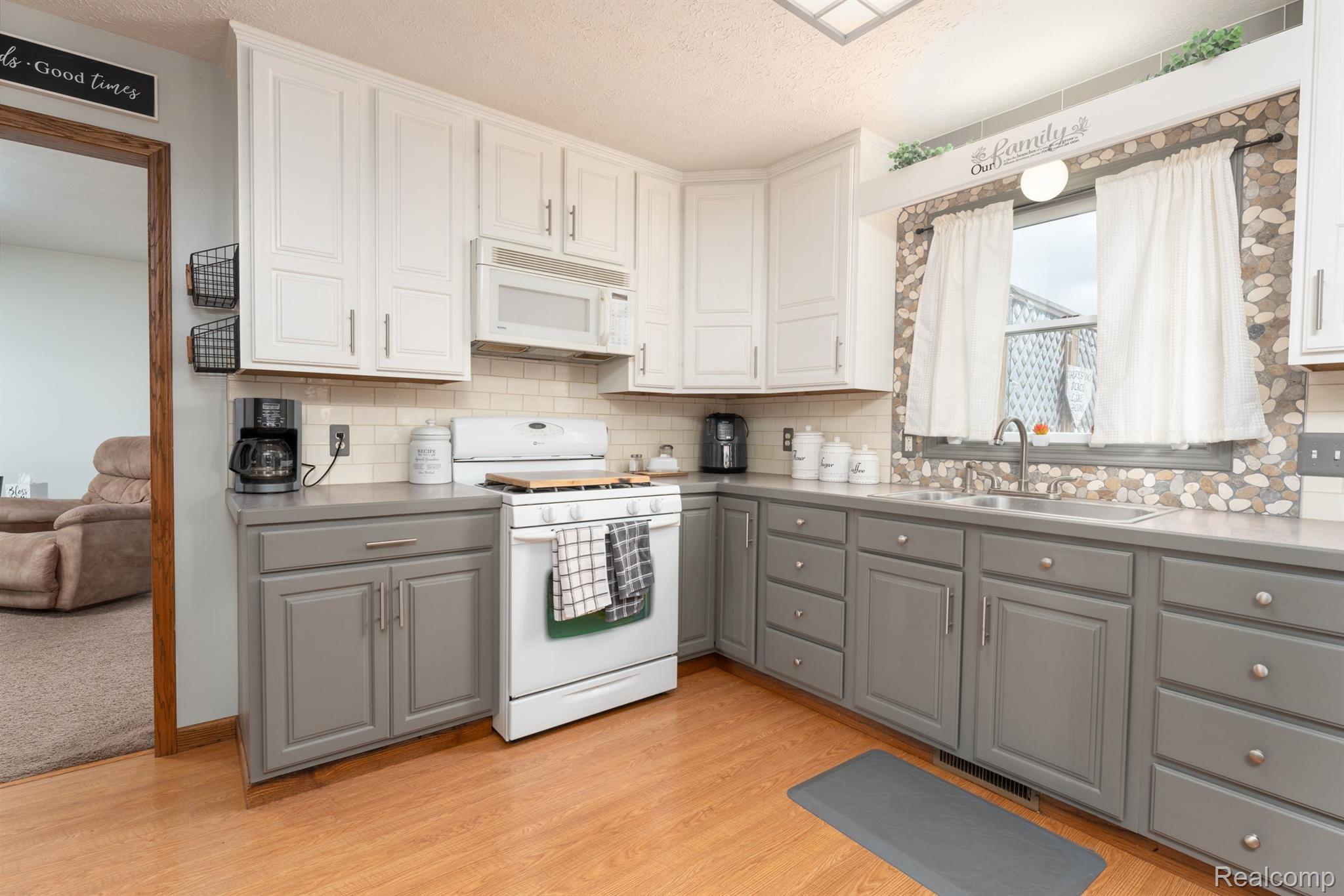 9609 North Marsh Road Fowlerville, MI 48836 - Photo 8 of 31 Gallery Image 8
