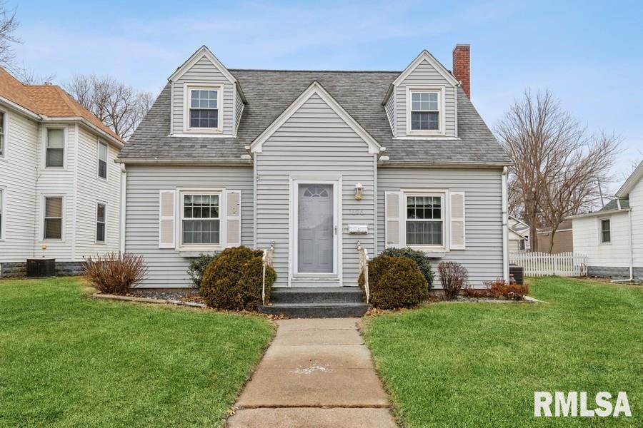 1606 Pershing Boulevard Clinton, IA 52732 - Photo 1 of 26 Gallery Image 1