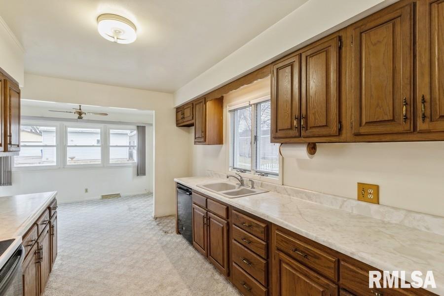 1606 Pershing Boulevard Clinton, IA 52732 - Photo 12 of 26 Gallery Image 12