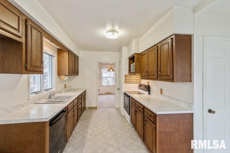 1606 Pershing Boulevard Clinton, IA 52732 - Photo 14 of 26 Gallery Image 14