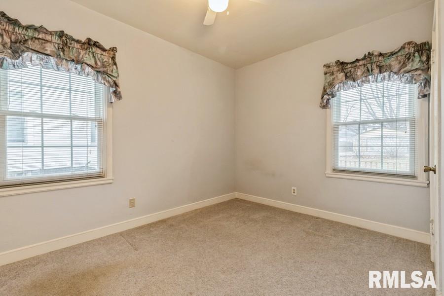 1606 Pershing Boulevard Clinton, IA 52732 - Photo 16 of 26 Gallery Image 16
