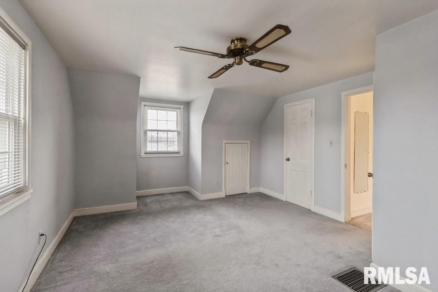 1606 Pershing Boulevard Clinton, IA 52732 - Photo 19 of 26 Gallery Image 19