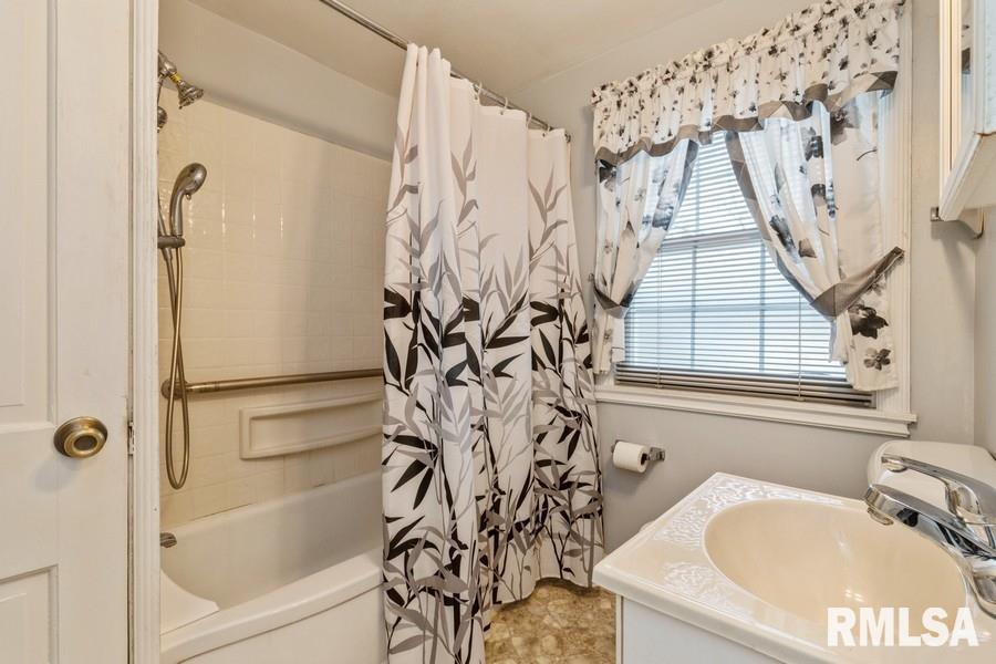 1606 Pershing Boulevard Clinton, IA 52732 - Photo 22 of 26 Gallery Image 22