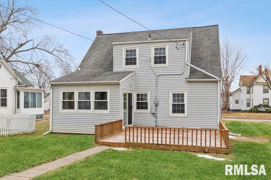 1606 Pershing Boulevard Clinton, IA 52732 - Photo 4 of 26 Gallery Image 4