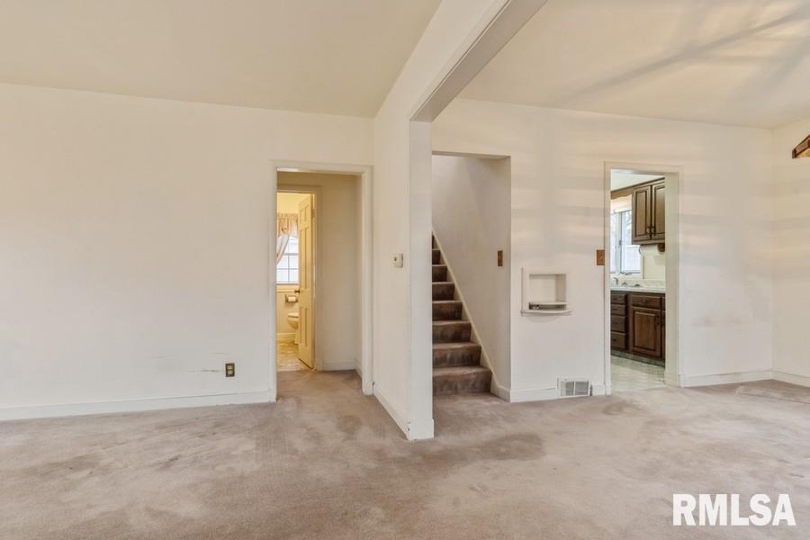 1606 Pershing Boulevard Clinton, IA 52732 - Photo 8 of 26 Gallery Image 8