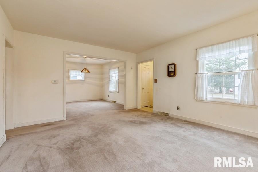 1606 Pershing Boulevard Clinton, IA 52732 - Photo 9 of 26 Gallery Image 9