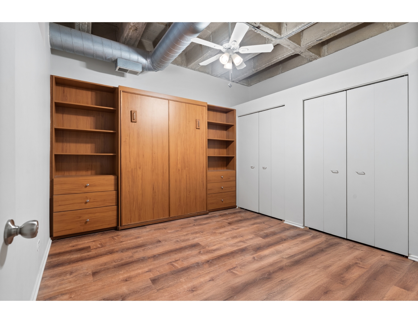 811 South Lytle Street, Unit 207 Chicago, IL 60607 - Photo 6 of 12 a view of an empty room with a cabinet