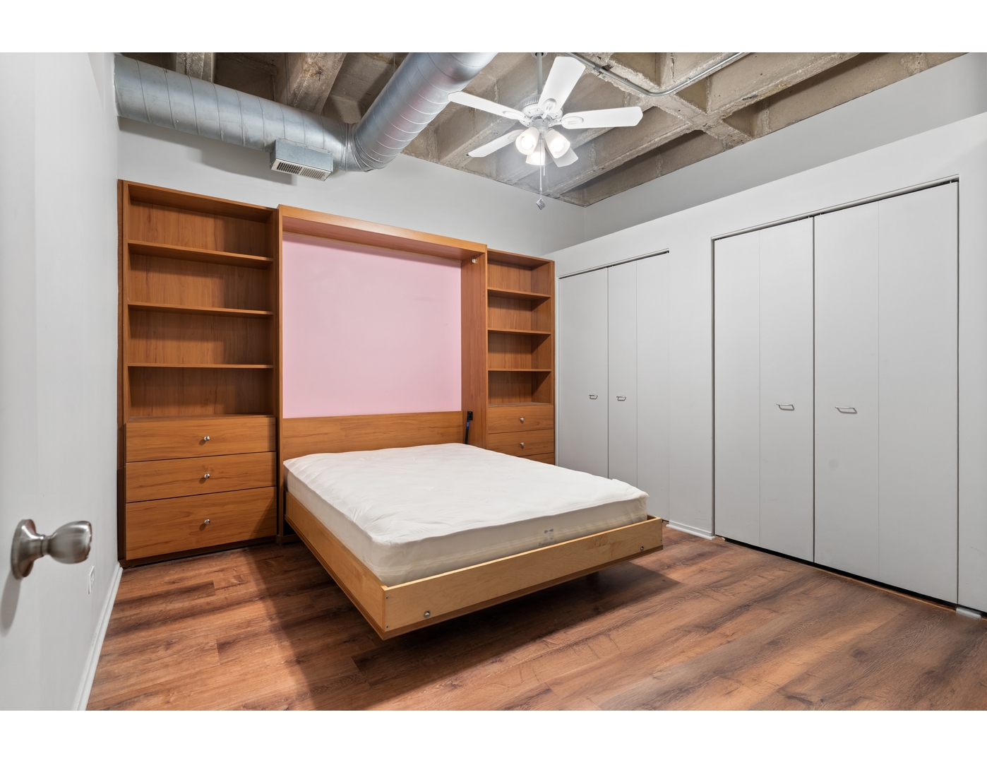 811 South Lytle Street, Unit 207 Chicago, IL 60607 - Photo 7 of 12 a room with a bed and a ceiling fan