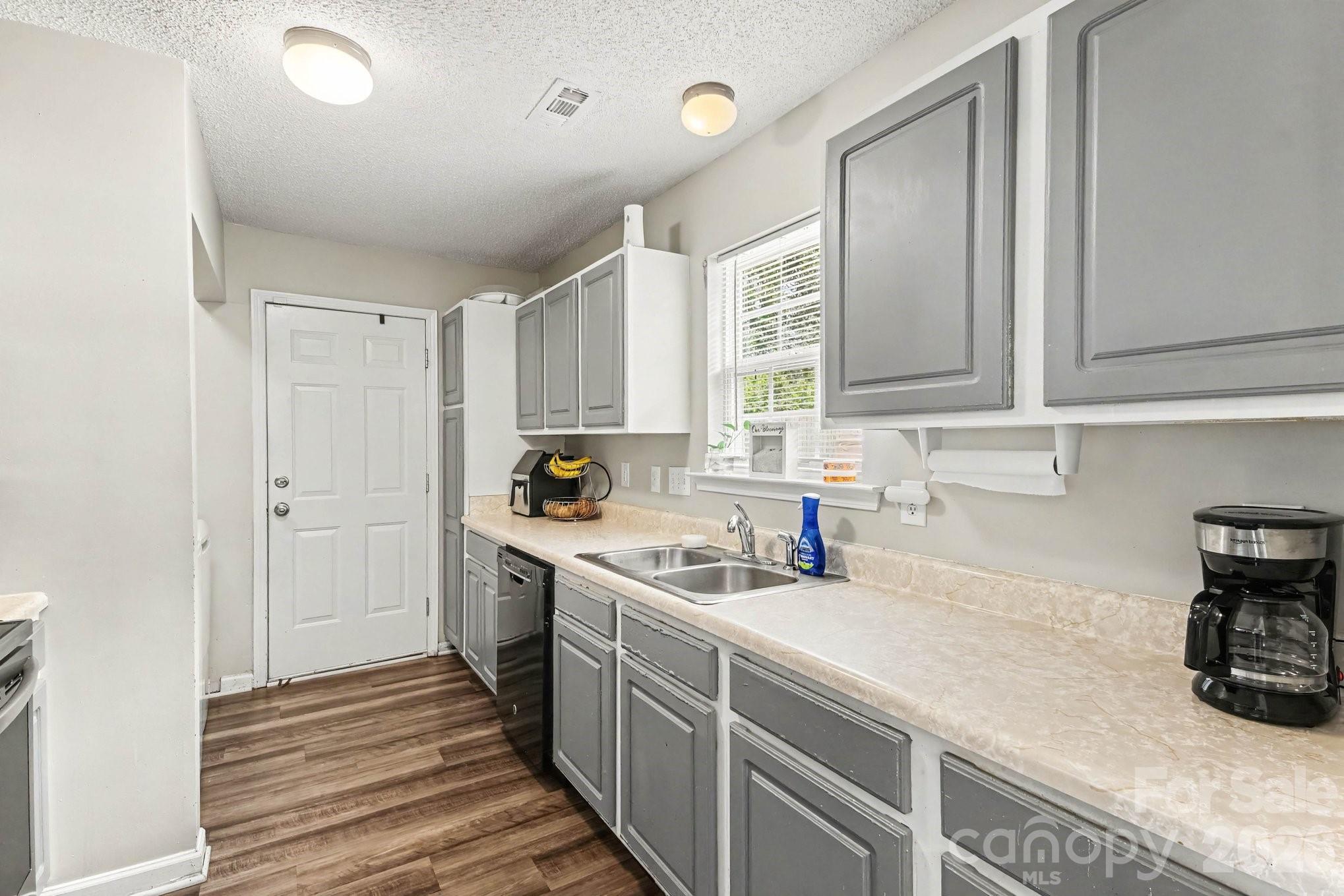 1240 Log Cabin Road Charlotte, NC 28213 - Photo 12 of 32 Gallery Image 12