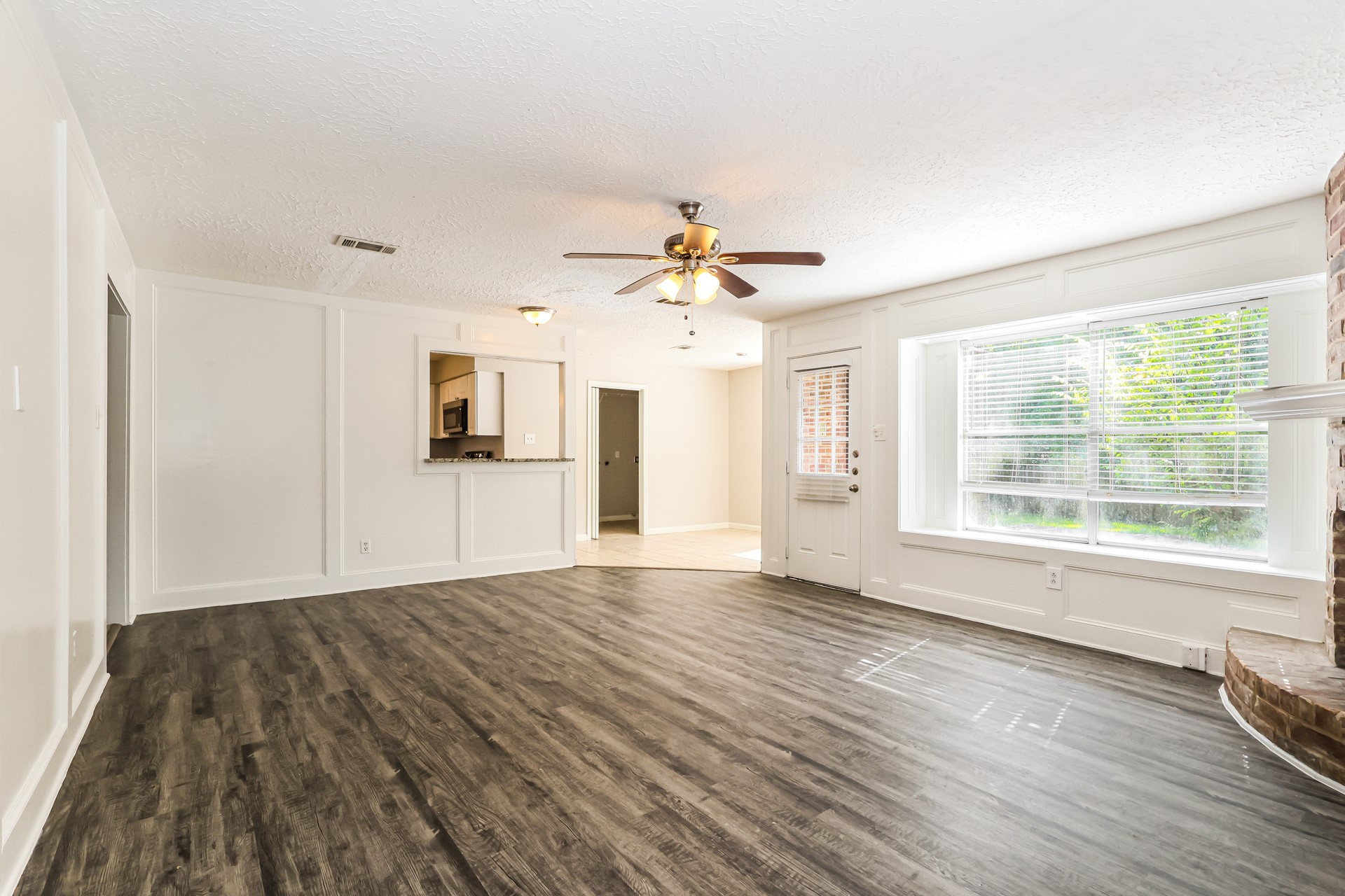 24106 Creekview Drive Spring, TX 77389 - Photo 5 of 18 Gallery Image 5