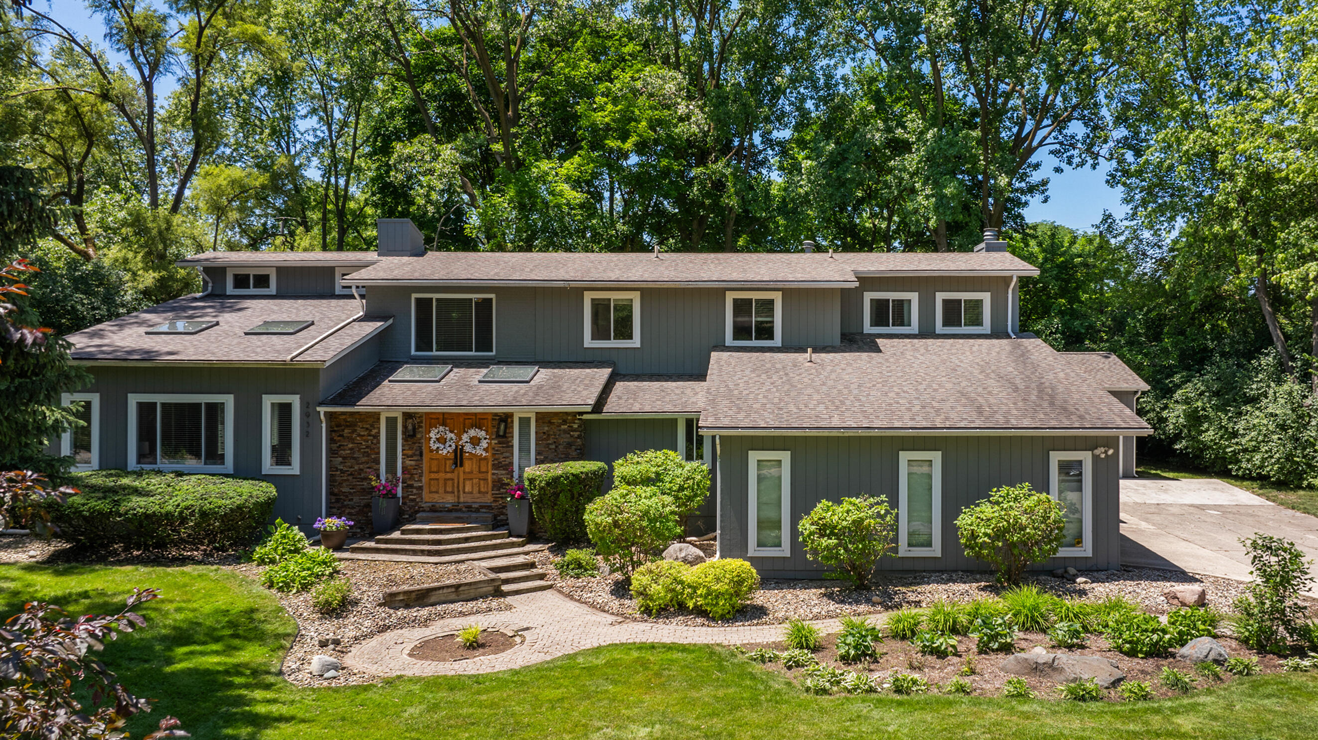 2932 Squirrel Road Bloomfield Hills, MI 48304 - Photo 1 of 58 2932 Squirrel