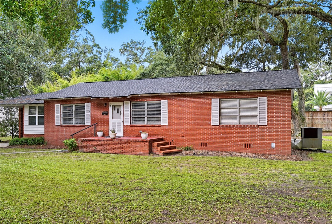 416 Magnolia Avenue St. Simons Island, GA 31522 - Photo 3 of 37