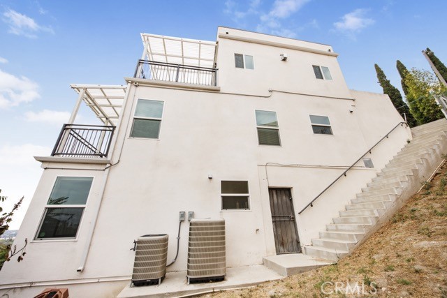 4240 Barrett Road Los Angeles, CA 90032 - Photo 43 of 47 a view of a building with a balcony
