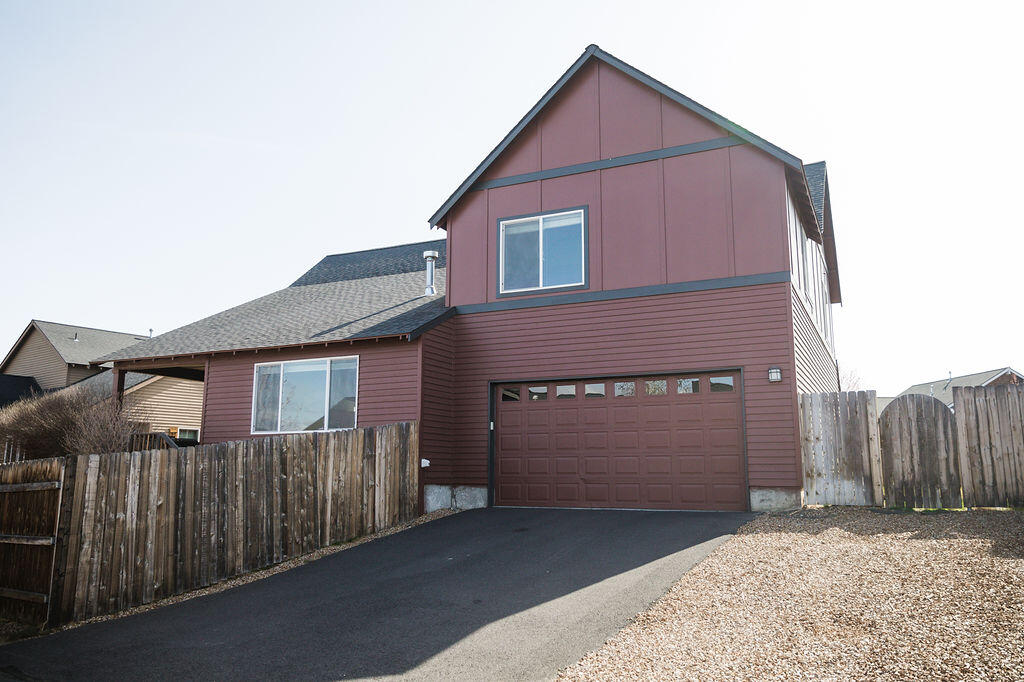 20733 Kilbourne Loop Bend, OR 97701 - Photo 2 of 29 20220324_kya-photography-Bend-Oregon_000