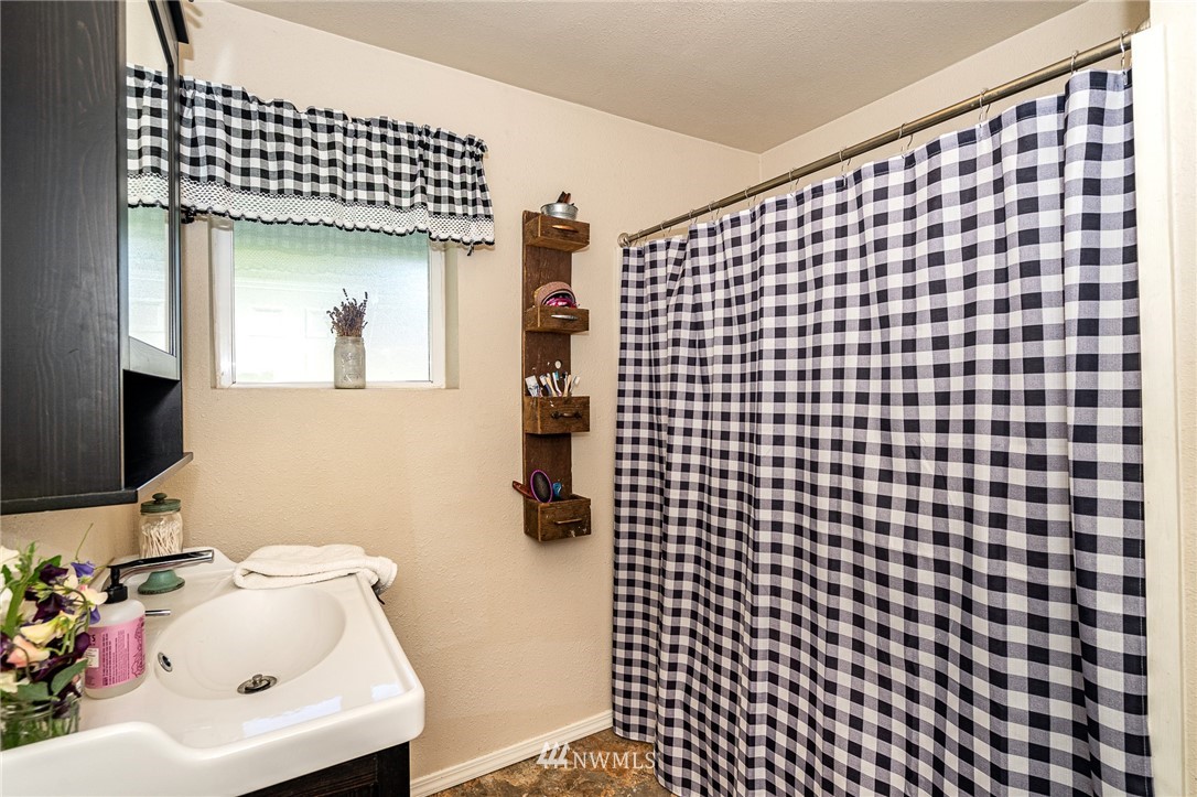 154 Walhaupt Road Onalaska, WA 98570 - Photo 13 of 33 Gallery Image 13