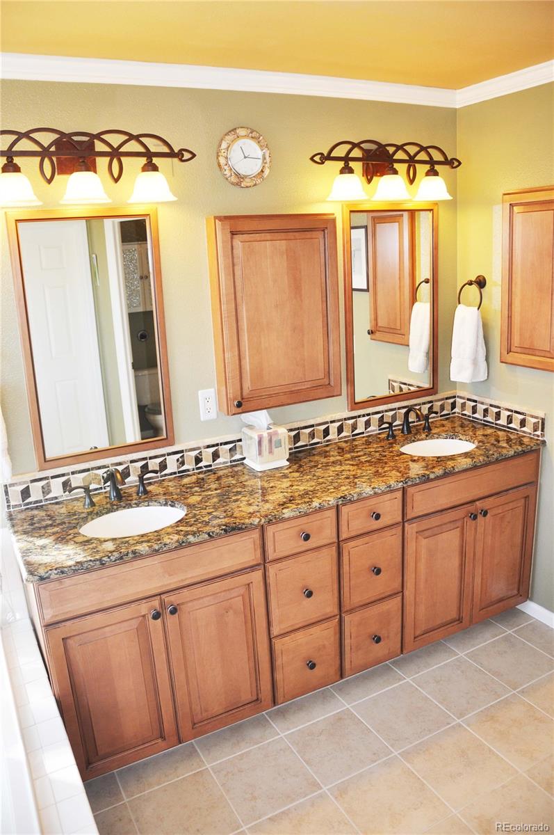 2074 Maples Place Highlands Ranch, CO 80129 - Photo 24 of 34 Gallery Image 24