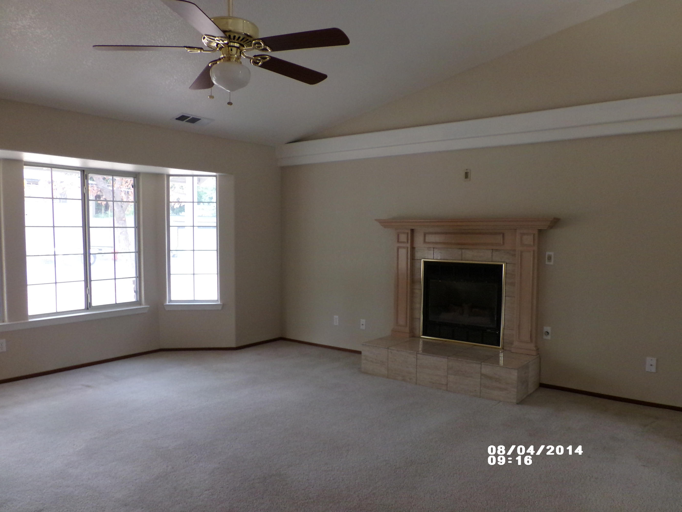 3161 Brent Road Redding, CA 96002 - Photo 2 of 22 Living Room