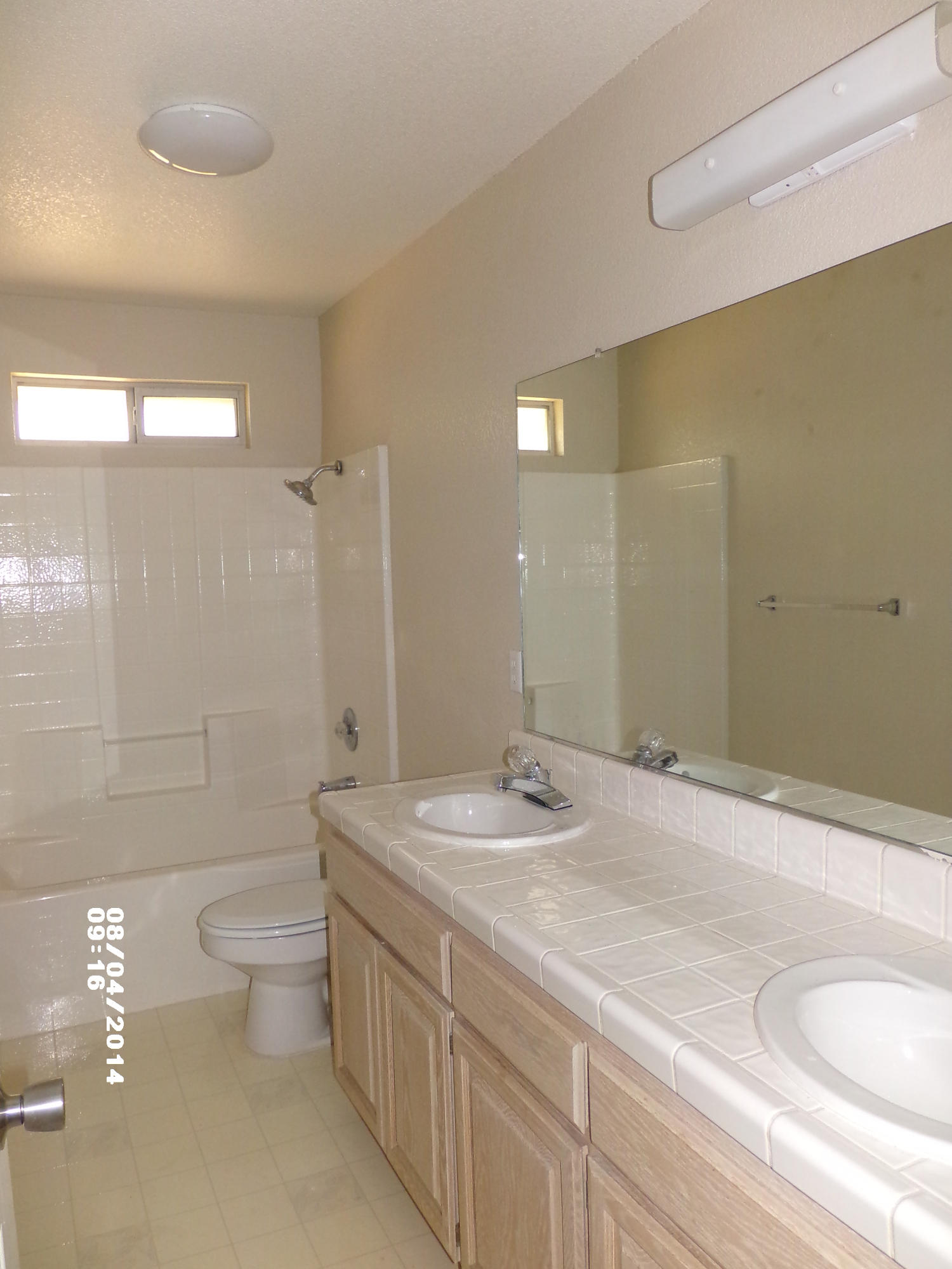 3161 Brent Road Redding, CA 96002 - Photo 4 of 22 Hall Bath