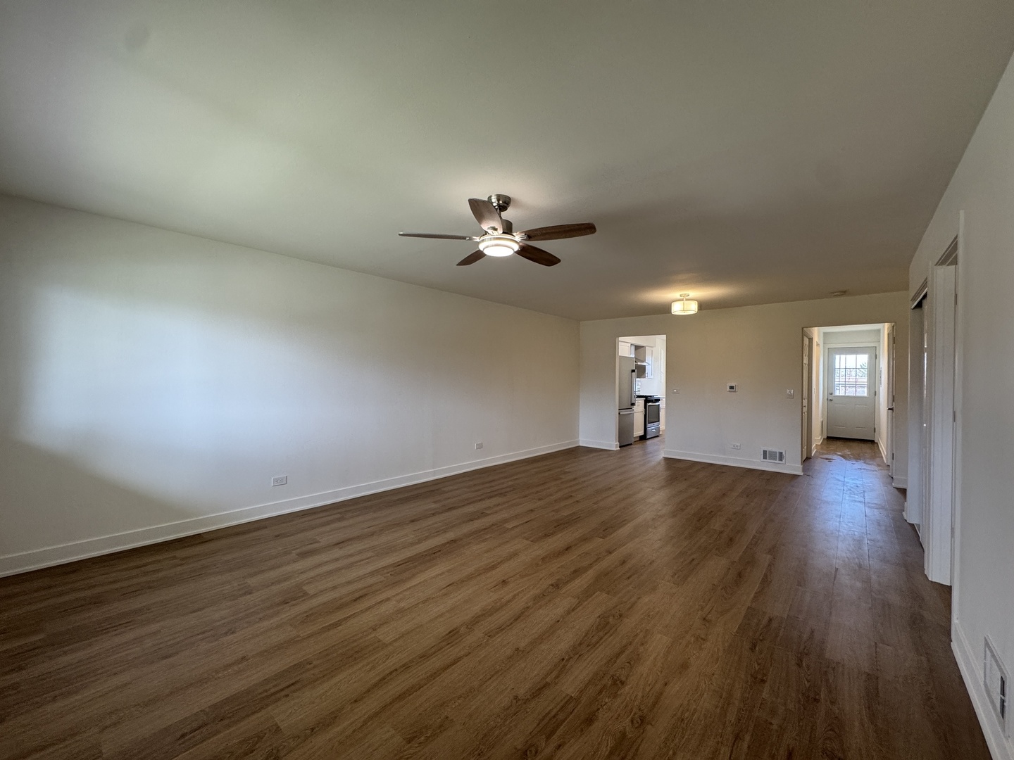 633 Dulles Road, Unit B Des Plaines, IL 60016 - Photo 2 of 16 Gallery Image 2
