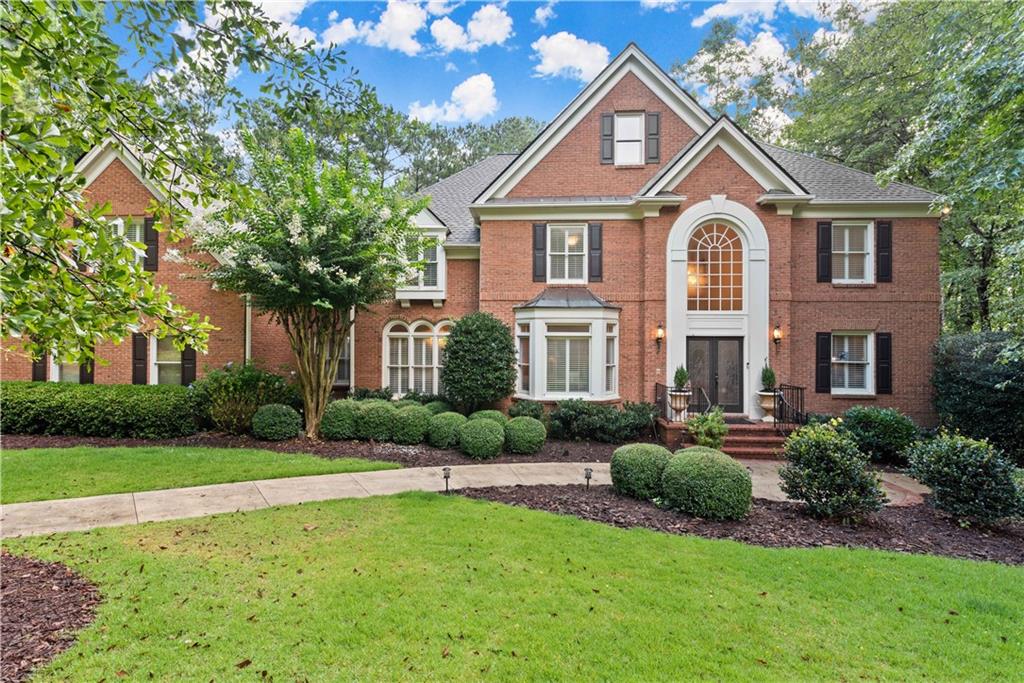 Beautiful 4 Sides Brick Home on a Quiet Cul-De-Sac street in County Club of the South.