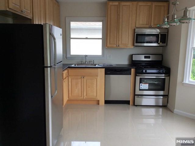 64 Renaissance Drive, Unit 2 Clifton, NJ 07013 - Photo 5 of 14