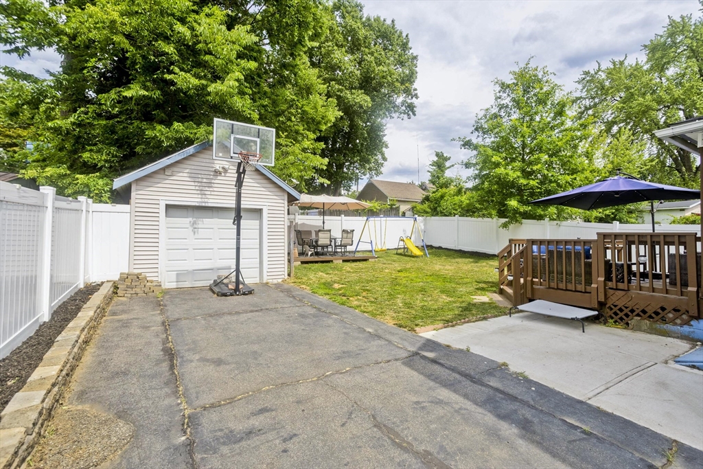 15 Monticello Avenue Springfield, MA 01109 - Photo 38 of 42